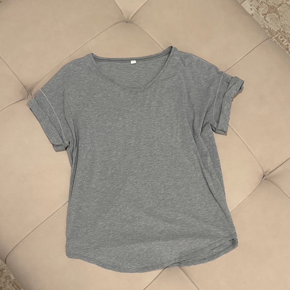 🔥4 for $20🔥 ✨CLOSET CLEAR OUT SALE✨ lululemon athletica Gray Short Sleeve Tee